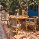 Mobilier extérieur Kafe Business, chaise robuste en résine beige et structure noire, vue à Dakar, Sénégal