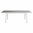 Style contemporain - Table grise extensible pour déjeuners en plein air au Sénégal