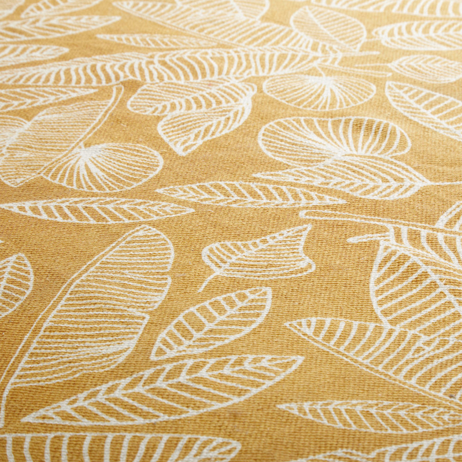 FLEURELLE - Tapis en coton écru et jaune moutarde avec pompons 140x200
