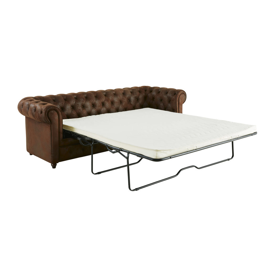 Vue du canapé-lit Chesterfield avec matelas déplié, Dakar, Sénégal.