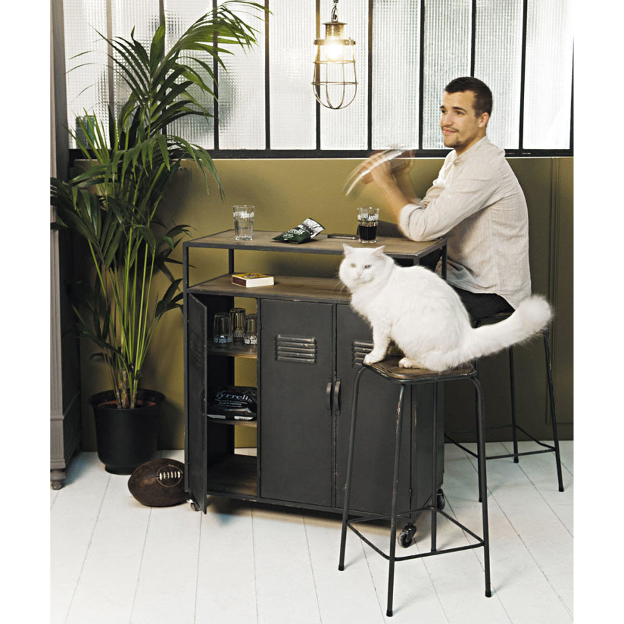 Meuble de bar industriel à roulettes en métal gris pour usage polyvalent à Dakar, Sénégal