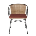 `Fauteuil de jardinFauteuil de jardin Marambaia en imitation rotin et coussin terracotta - Vue de face - Dakar, Sénégal