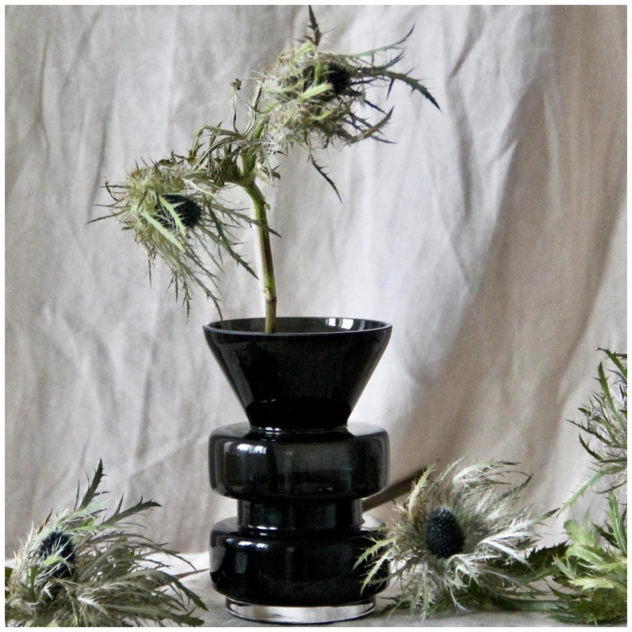 Vase ENTON, couleur noire, design sobre et contemporain en verre, Dakar Sénégal