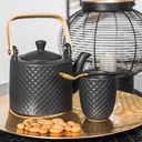 Théière Snow noir mat avec une tasse assortie, disposées sur un plateau doré avec des amandes, pour une présentation raffinée - Dakar, Sénégal