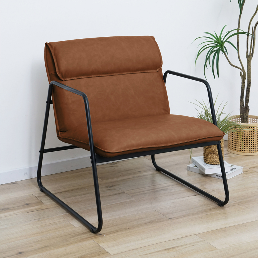 Fauteuil Eva en Simili Cuir Marron pour Salon Vintage à Dakar, Sénégal.