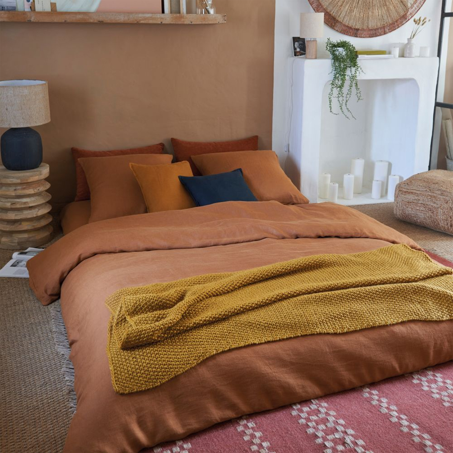 Canapé Hallen , clic-clac 2 places, revêtement en velours  orange, idéal pour un salon moderne, à Dakar, Sénégal