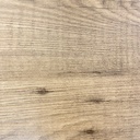 Gros plan sur le plateau en bois de la console avec des détails de texture naturelle, Dakar, Sénégal.