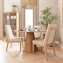 Ambiance intérieure moderne avec la Chaise Throne blanc ivoire, parfaite pour accompagner une table à manger élégante - Dakar, Sénégal