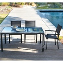 Ensemble de jardin avec fauteuil Gibraltar en aluminium noir et table en verre au bord de la piscine, Dakar, Sénégal