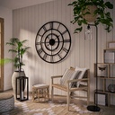 Étagère Aluanda dans un salon moderne avec décoration naturelle et horloge murale. Disponible à Dakar, Sénégal.
