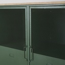 Détail des portes en métal grillé d'un buffet industriel vert, Dakar, Sénégal.