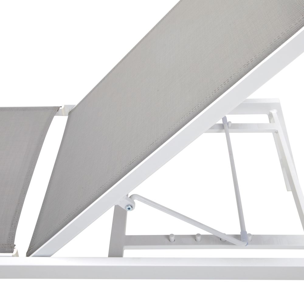 Détail de l'inclinaison réglable du bain de soleil Hawaï en aluminium blanc, finition durable, Dakar, Sénégal