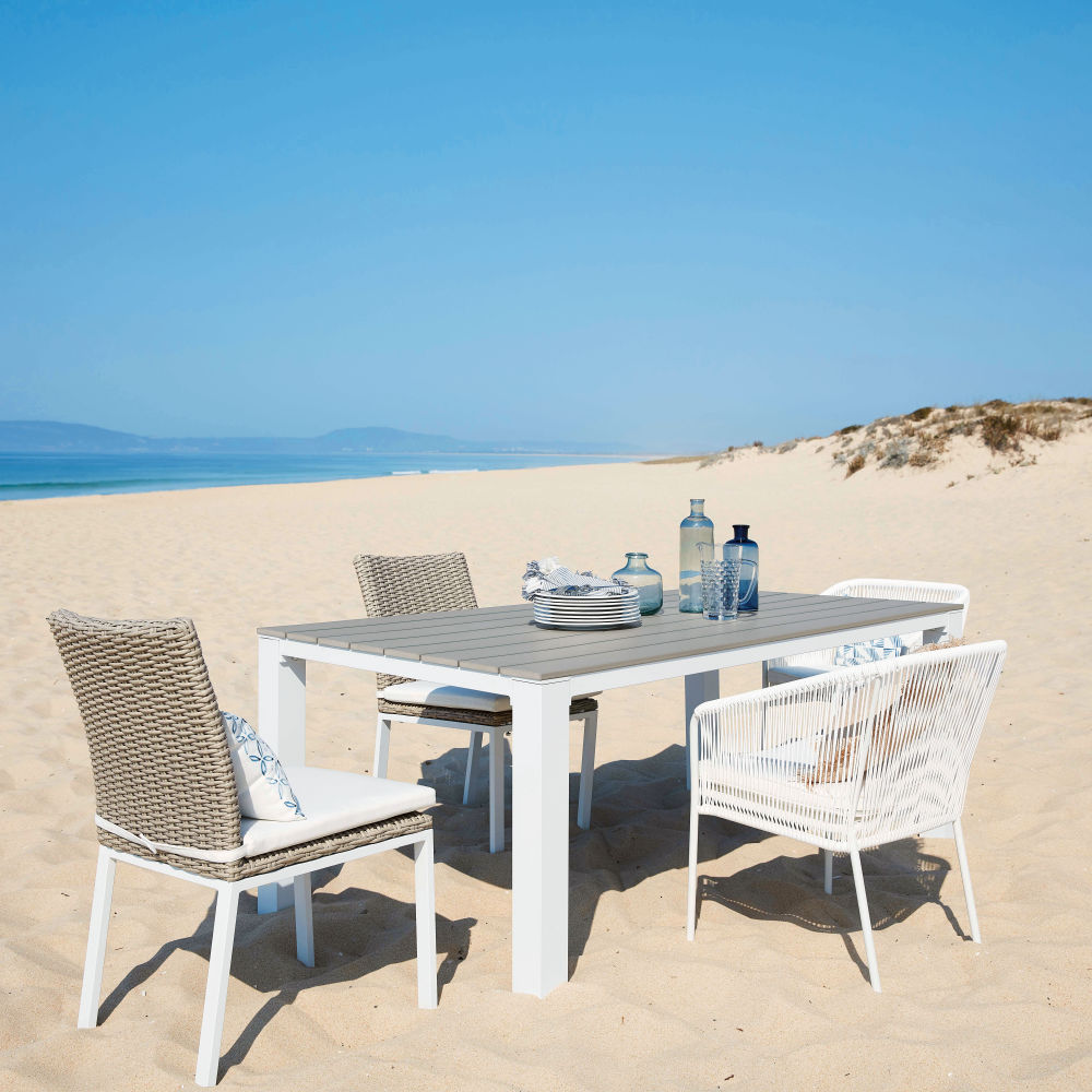 Table de jardin Escale sur la plage avec chaises en aluminium, Dakar, Sénégal.