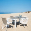 Table de jardin Escale sur la plage avec chaises en aluminium, Dakar, Sénégal.
