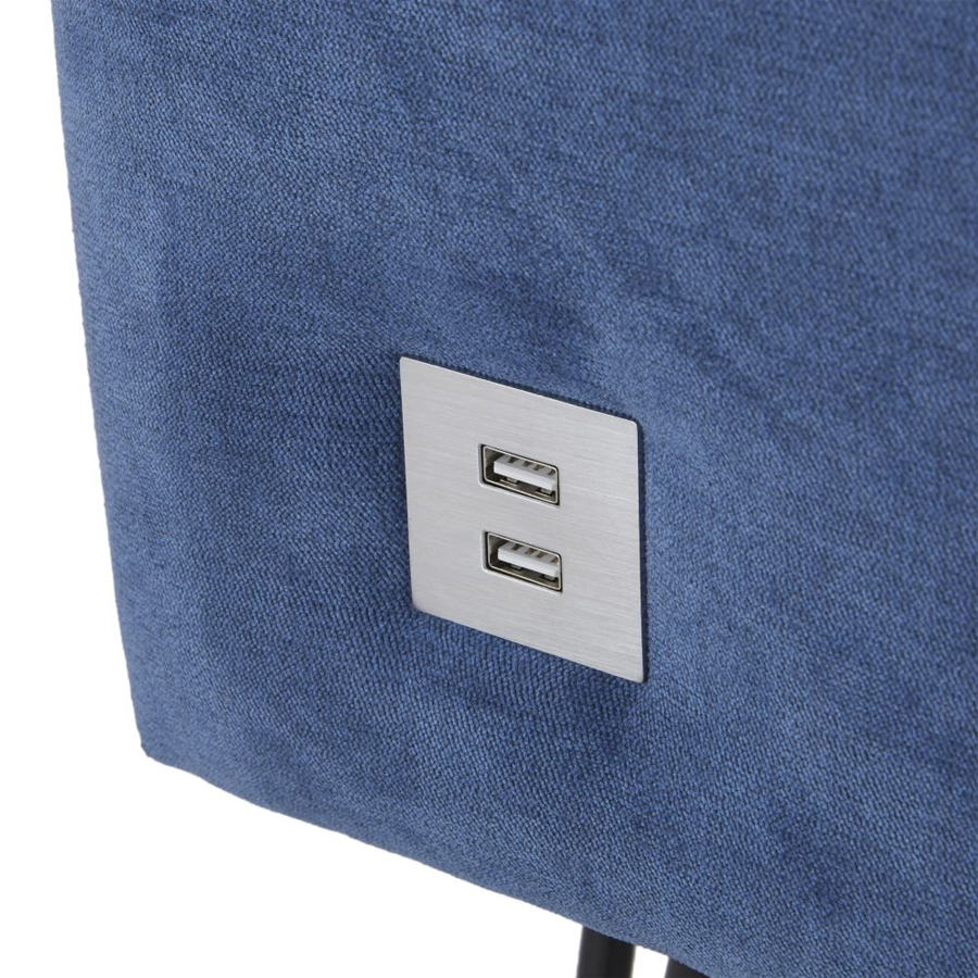 Zoom sur les prises USB intégrées de la banquette Lyanna connectée à Dakar, Sénégal.