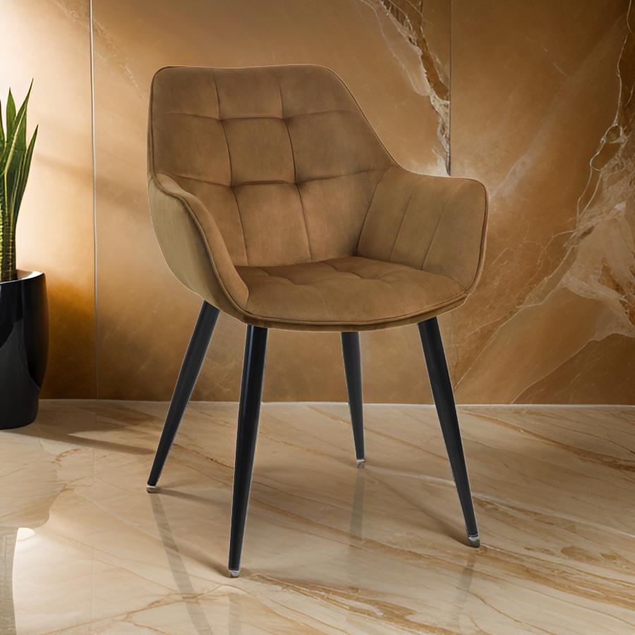 Fauteuil Louise en Velours Ocre avec Pieds en Métal Noir pour Salon Cosy à Dakar, Sénégal