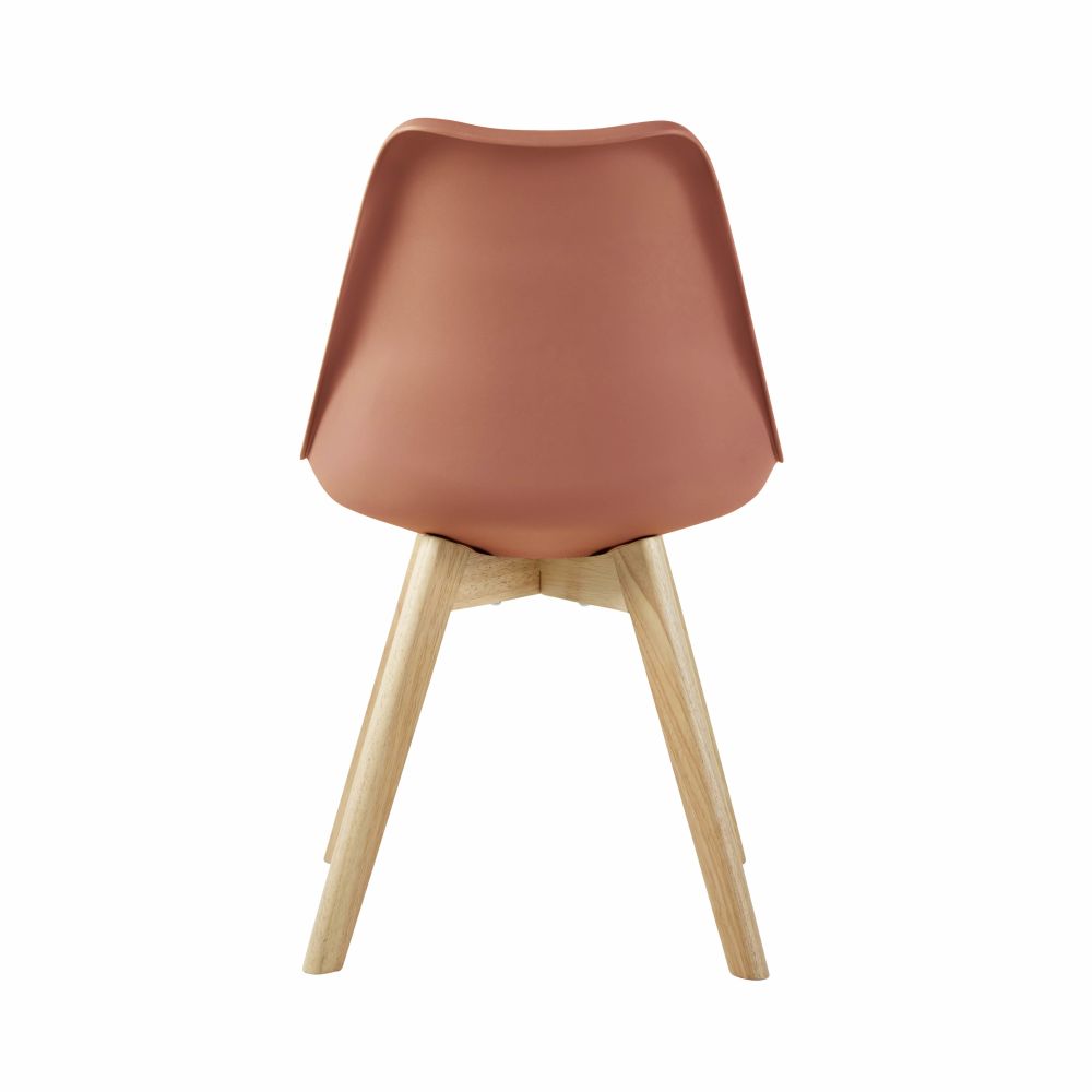 Chaise Ice en terracotta avec pieds en hévéa, design scandinave, disponible à Dakar, Sénégal