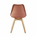 Chaise Ice en terracotta avec pieds en hévéa, design scandinave, disponible à Dakar, Sénégal