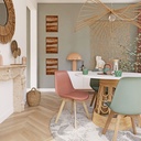 Chaise Ice, structure en plastique terracotta et pieds hévéa, parfaite pour salles à manger modernes à Dakar, Sénégal