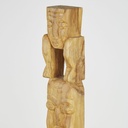 Statue Totem Makary, personnages sculptés en bois de teck gravé avec base noire, H120 cm, disponible à Dakar, Sénégal