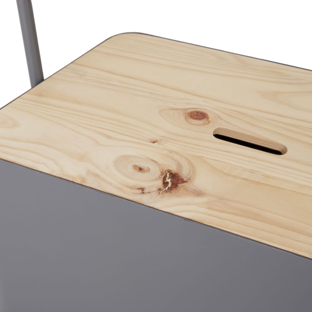 Mobilier fonctionnel, portant en métal gris et bois de pin avec rangement, Dakar Sénégal