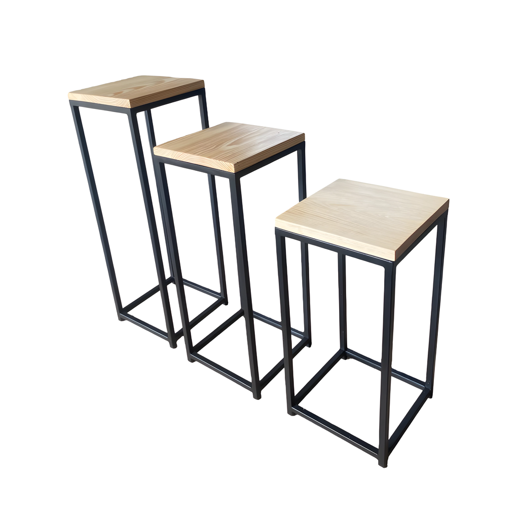 Set de 3 tables d'appoint TRIPAD en pin et métal noir, Dakar Sénégal