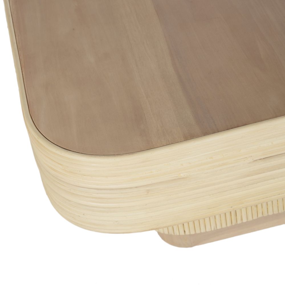 Table basse Viro, structure en bois massif avec finitions calamus, Dakar Sénégal