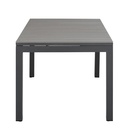 Style contemporain - Table grise extensible pour déjeuners en plein air au Sénégal