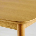Gros plan sur la finition en bois lisse de la table à manger Bronx, parfait pour une décoration moderne à Dakar, Sénégal.