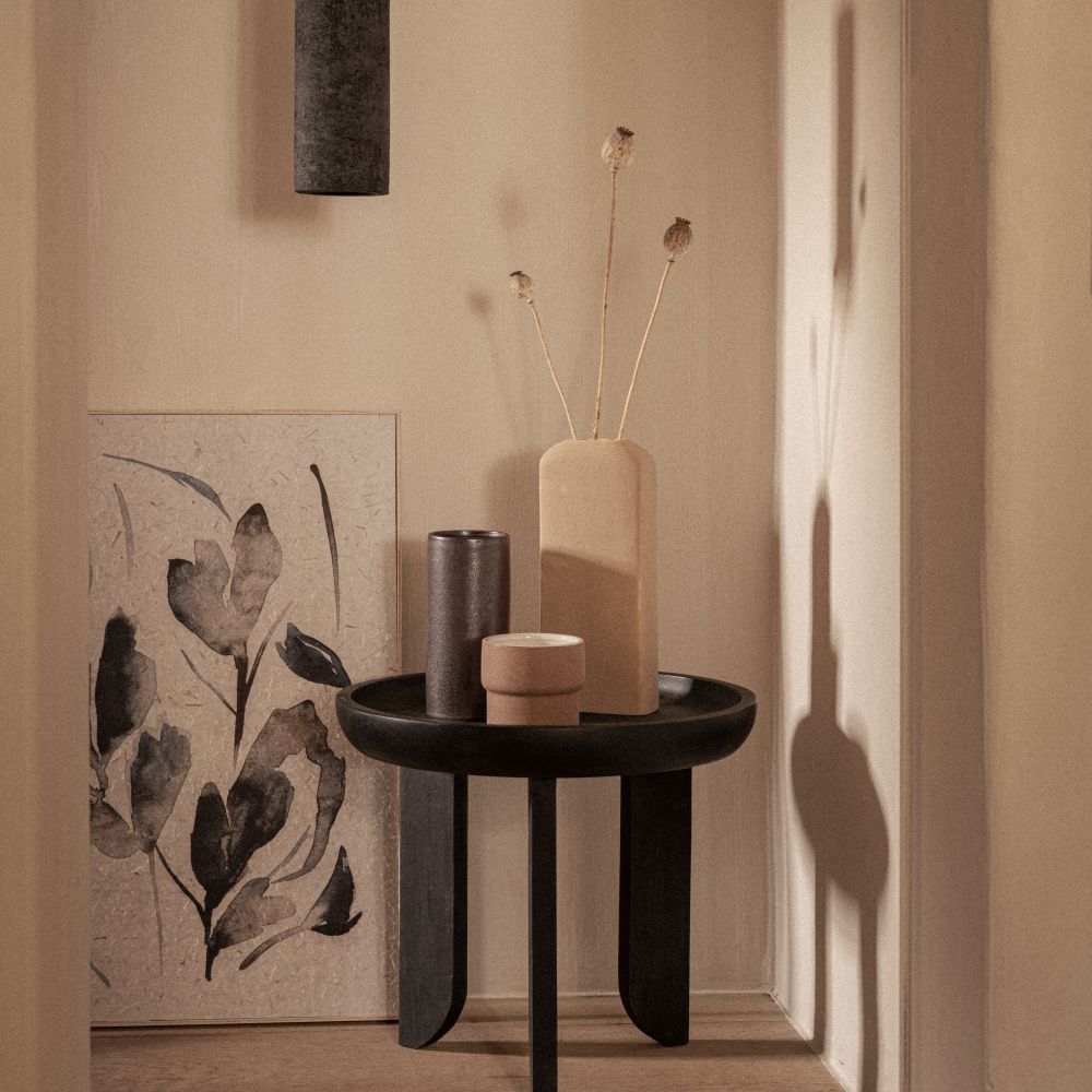 Siège contemporain - Bout de canapé en bois noir pour un style minimaliste chic au Sénégal