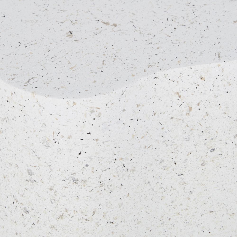 Mobilier design - Paire de bouts de canapé robustes avec finition terrazzo pour salon au Sénégal