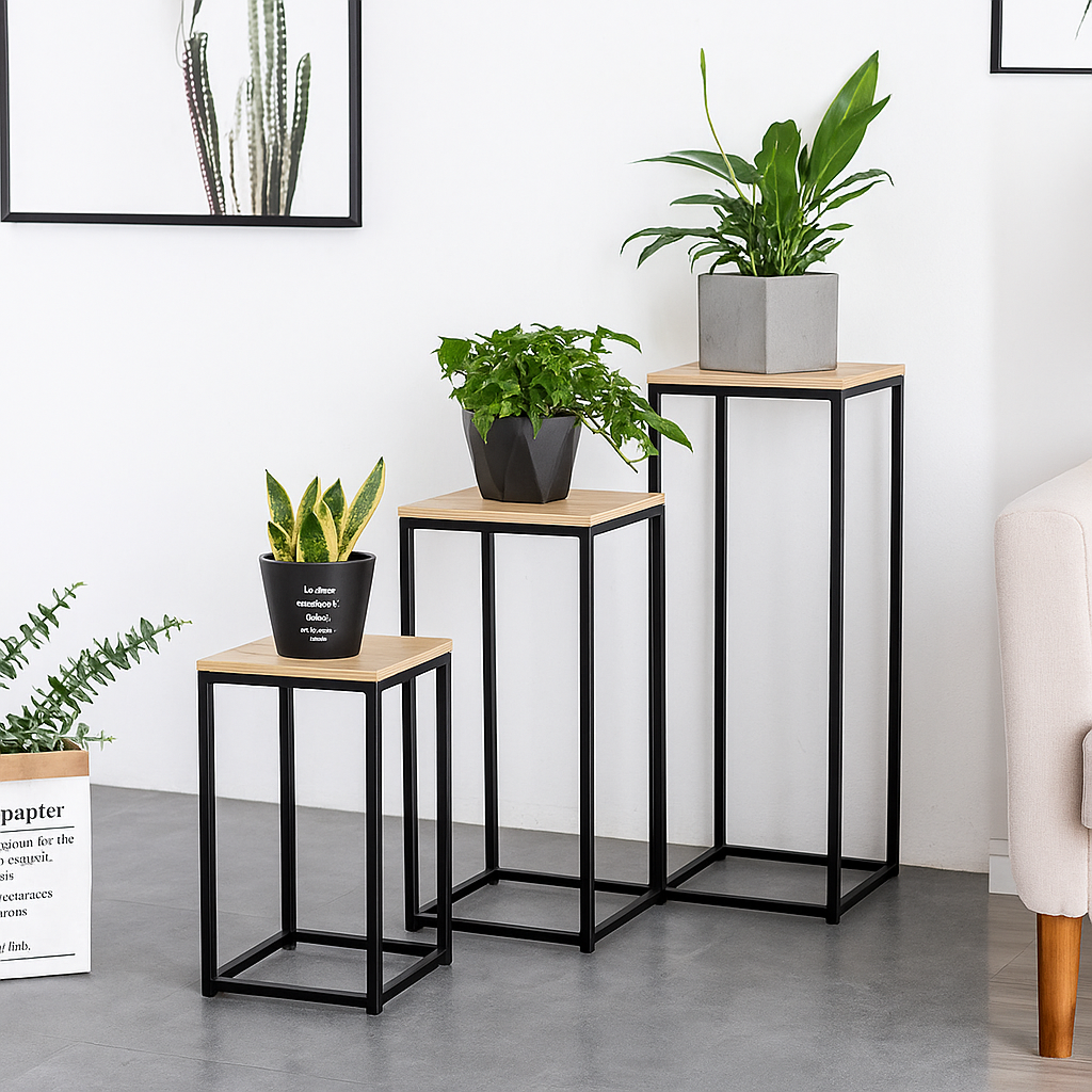 Trio de tables d'appoint en pin avec pieds en métal noir - modèle Tripad, Dakar, Sénégal