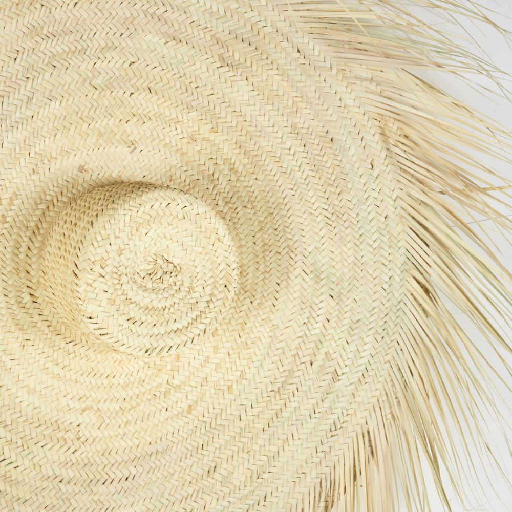 Déco murale IVY chapeau en fibre végétale beige 90x90