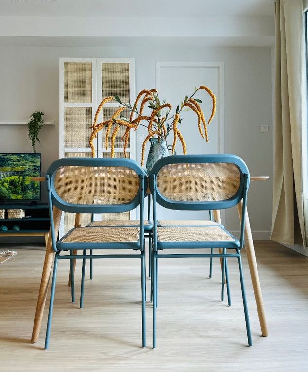 Chaise Alba en acier vert foncé et bois de bouleau avec rotin synthétique