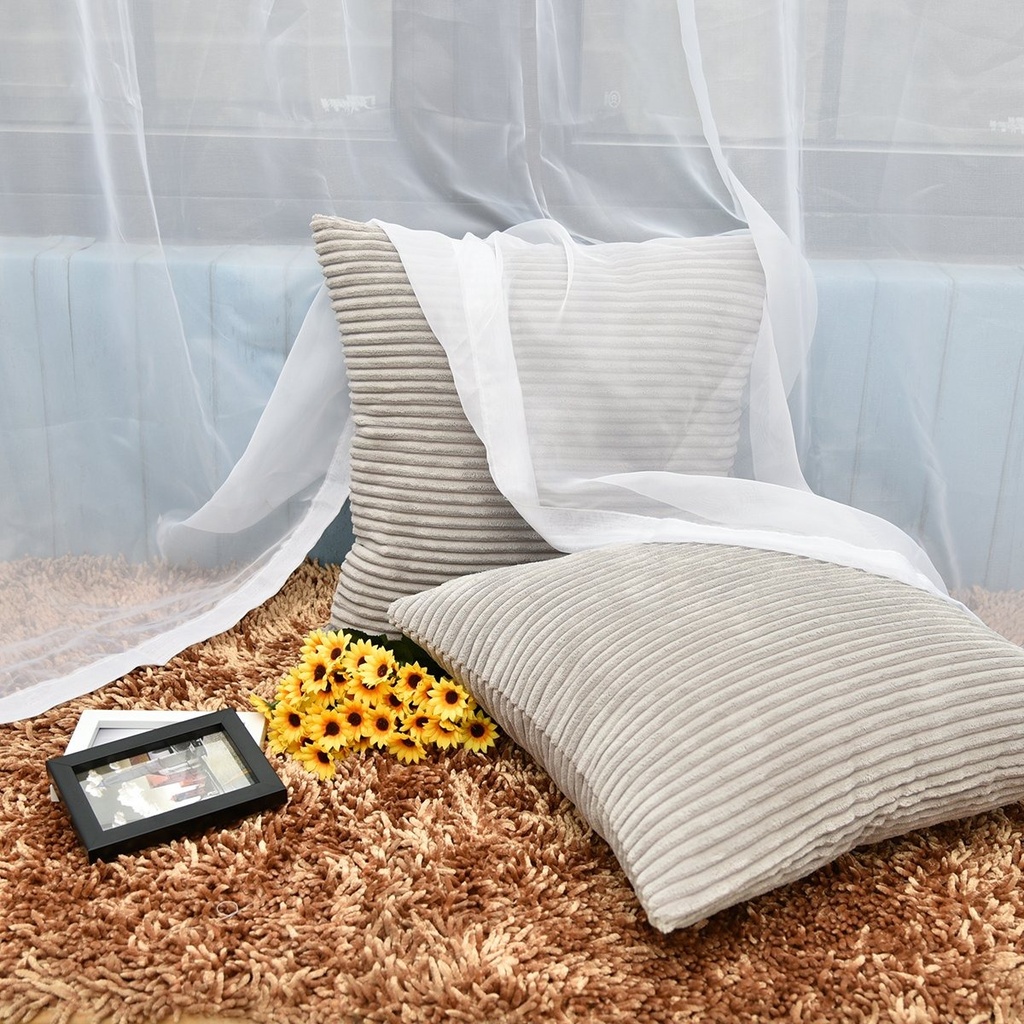 Coussin Mireille en velours cotelé beige
