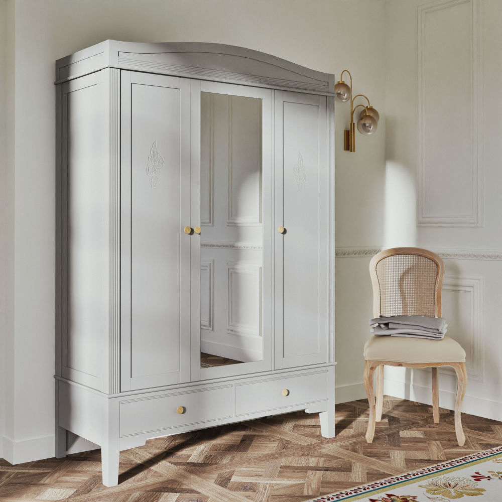 Armoire Jeannie 3 porte 2 tiroirs vert de gris