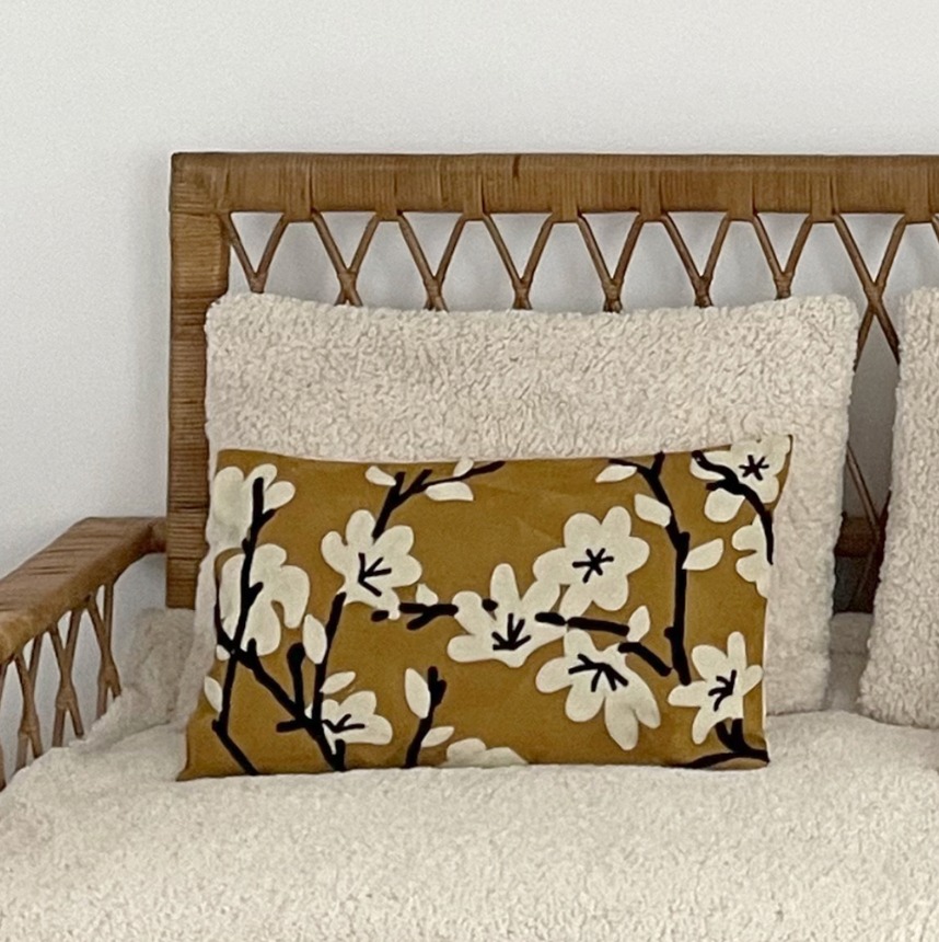 Coussin Influence Yoshi ocre 30x50cm