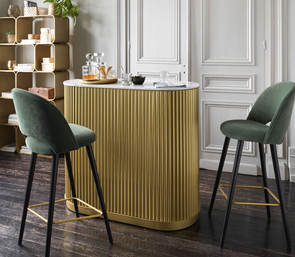 Chaise de bar Isys en velours vert pieds en bois de frêne massif H82