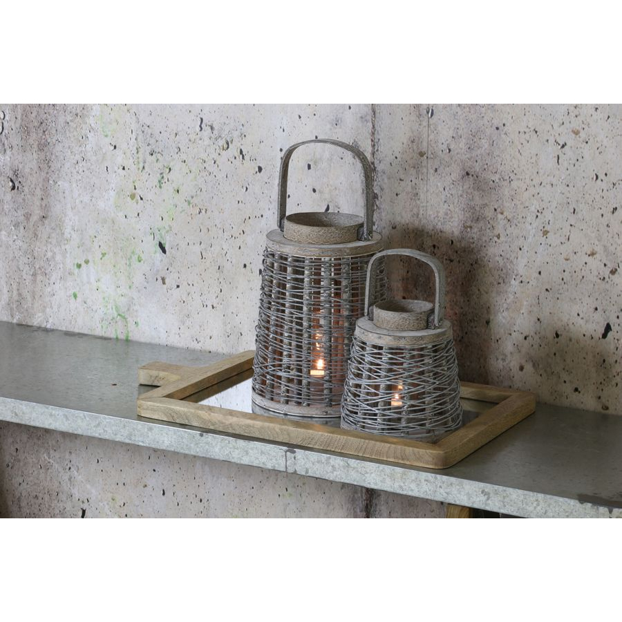 Lanterne grise en bois et verre. Dakar Sénègal