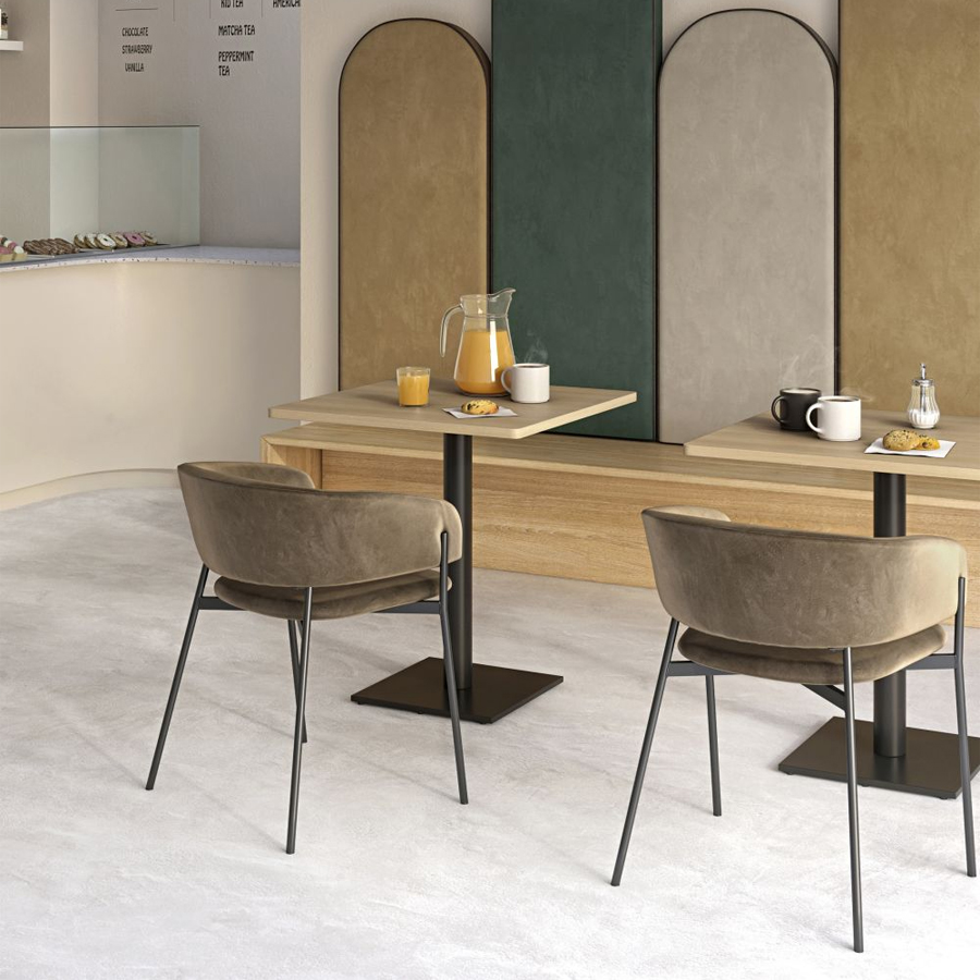 HUG - Chaise avec accoudoirs en velours beige capuccino