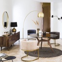 Requiem - Fauteuil en velours taupe, finition moderne avec pieds en acier laiton, parfait pour une décoration sophistiquée, à Dakar, Sénégal
