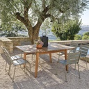 Style naturel moderne - Table GARDА en acacia massif carrée pour une décoration élégante au Sénégal