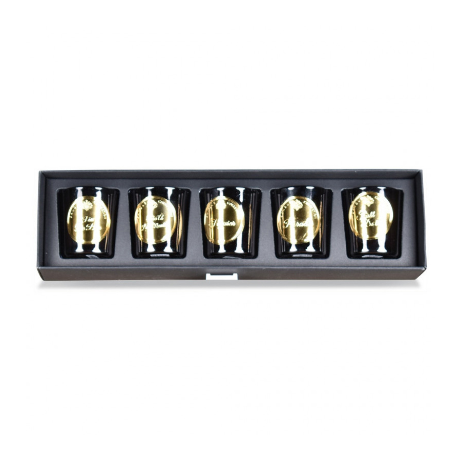 Coffret de 5 bougies noires en cire avec étiquette dorée dans un élégant coffret noir fermé - Dakar, Sénégal