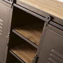 Détail des étagères en bois du buffet Wayne, Dakar, Sénégal.