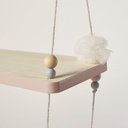 Détail de l'étagère Lila en paulownia et corde avec perles pastel et pompons décoratifs. Disponible à Dakar, Sénégal