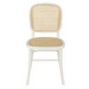 Chaise Esta en bois de hêtre blanc avec un design en cannage rotin, vue de face - Dakar, Sénégal