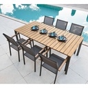 Ensemble de fauteuils Fuji et table en bois au bord de la piscine, Dakar, Sénégal