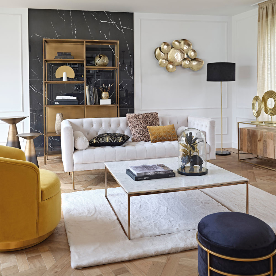 Mobilier design - Table MARBLE avec plateau en marbre blanc et structure laiton au Sénégal