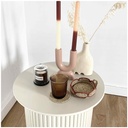 Set de 4 bougies longues bicolores nudes avec un support design et décoration naturelle à Dakar, Sénégal.
