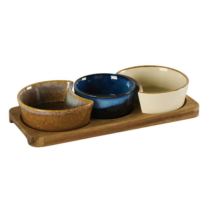 Set de 3 ramequins ronds en grès blanc bleu sur plateau acacia